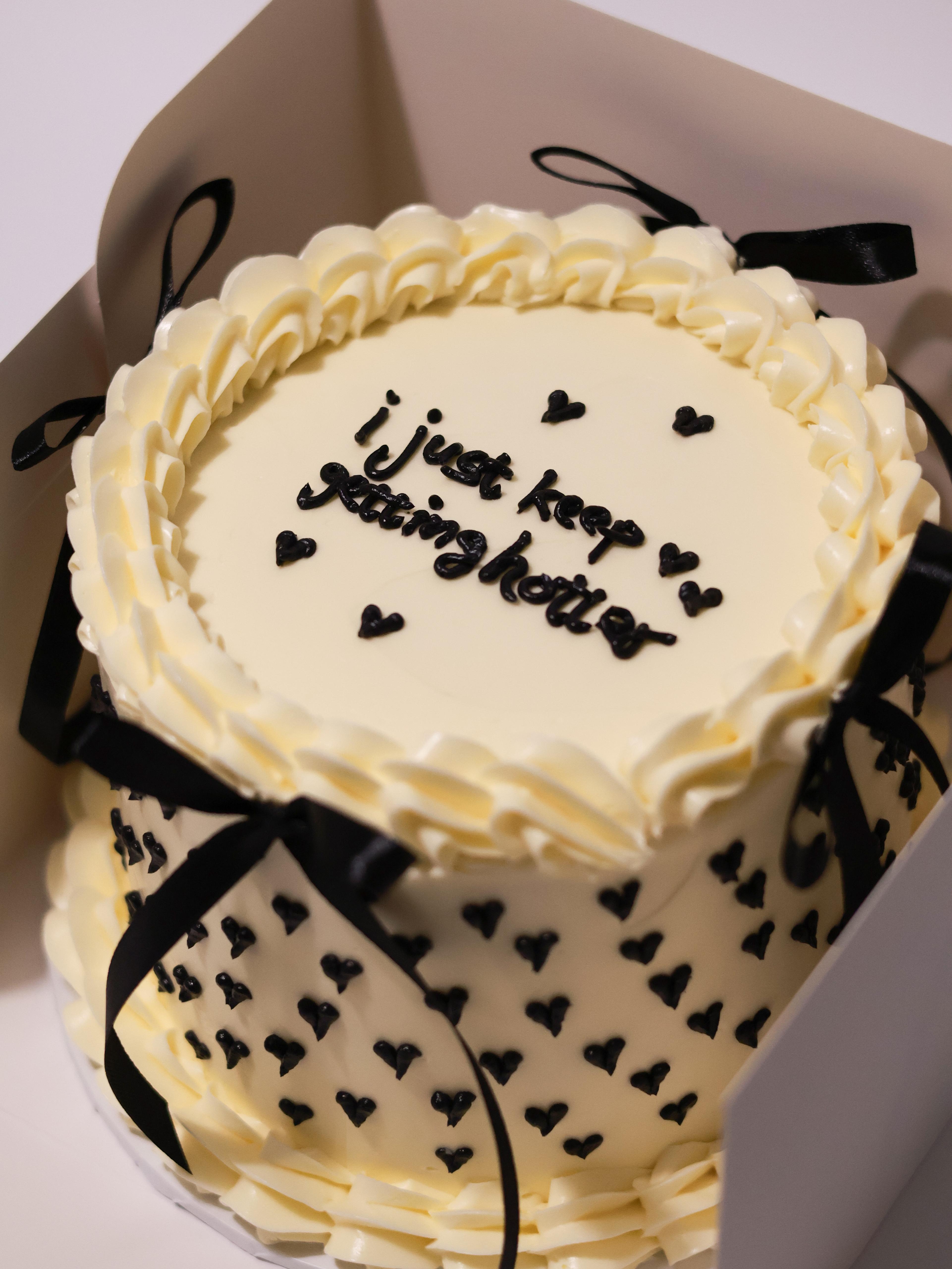 Cake by Fluffy Bakehouse